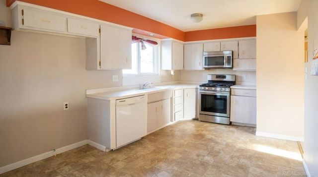 31496 Roan Avenue, Warren, MI 48093