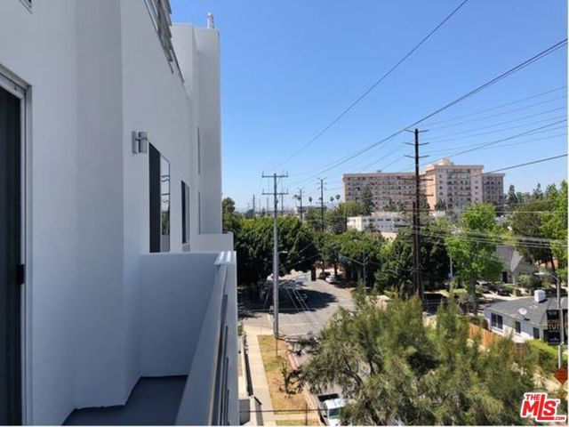 301 S SWALL Drive 203, Los Angeles, CA 90048
