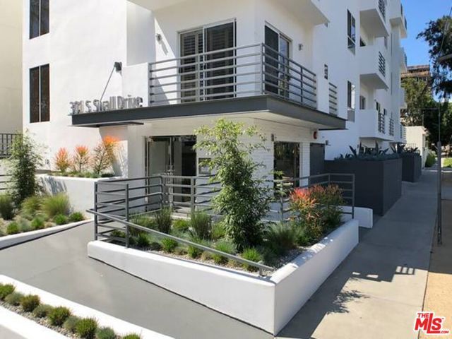 301 S SWALL Drive 203, Los Angeles, CA 90048