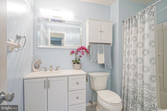 3802-B ADELAIDE DR, Mount Laurel, NJ 08054