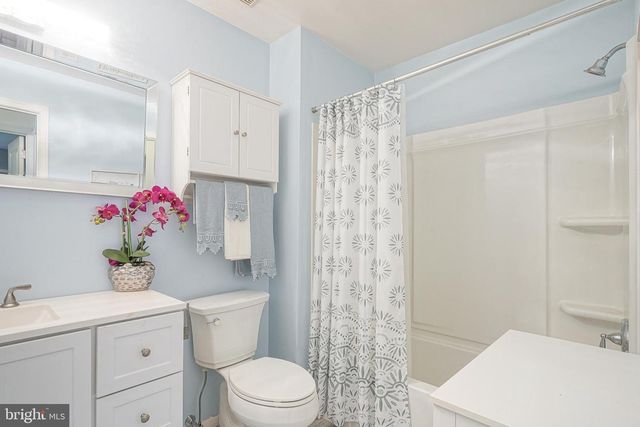 3802-B ADELAIDE DR, Mount Laurel, NJ 08054