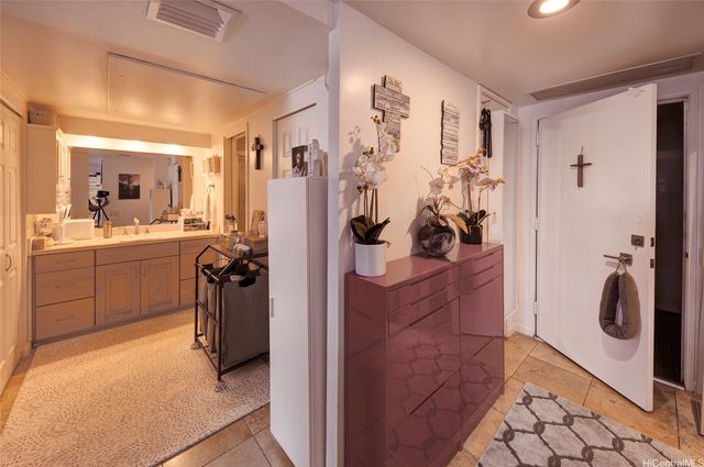 700 Richards Street 1708, Honolulu, HI 96813