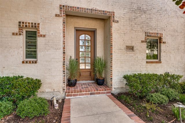 17254 Lechlade Lane, Dallas, TX 75252