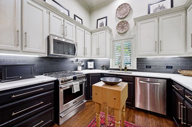 17254 Lechlade Lane, Dallas, TX 75252