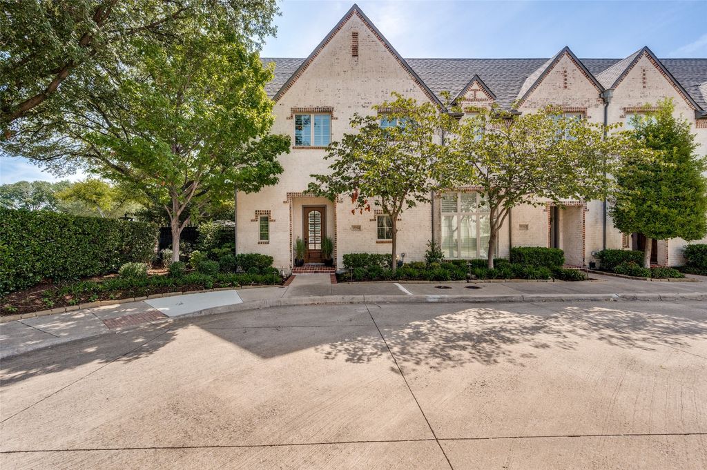17254 Lechlade Lane, Dallas, TX 75252