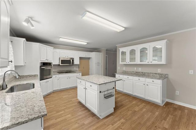 82 Bobbys Drive, Cleveland, GA 30528