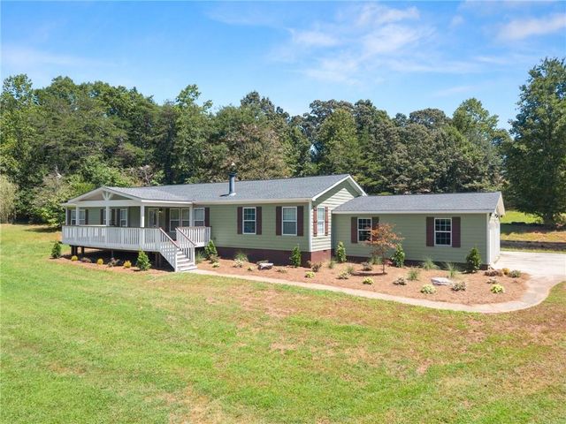 82 Bobbys Drive, Cleveland, GA 30528