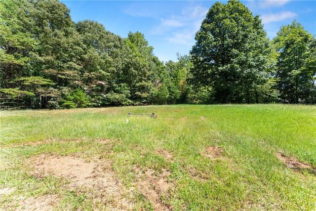 82 Bobbys Drive, Cleveland, GA 30528
