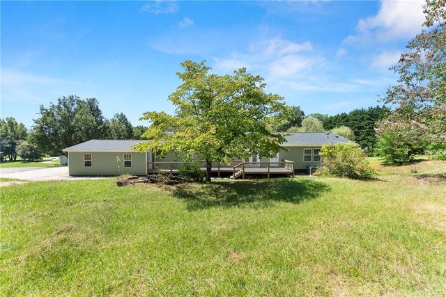 82 Bobbys Drive, Cleveland, GA 30528