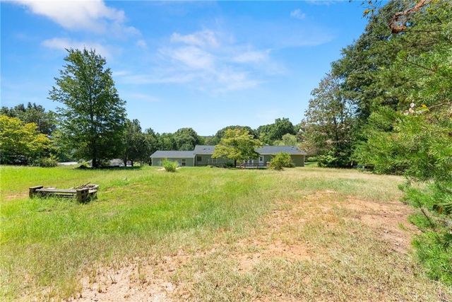 82 Bobbys Drive, Cleveland, GA 30528