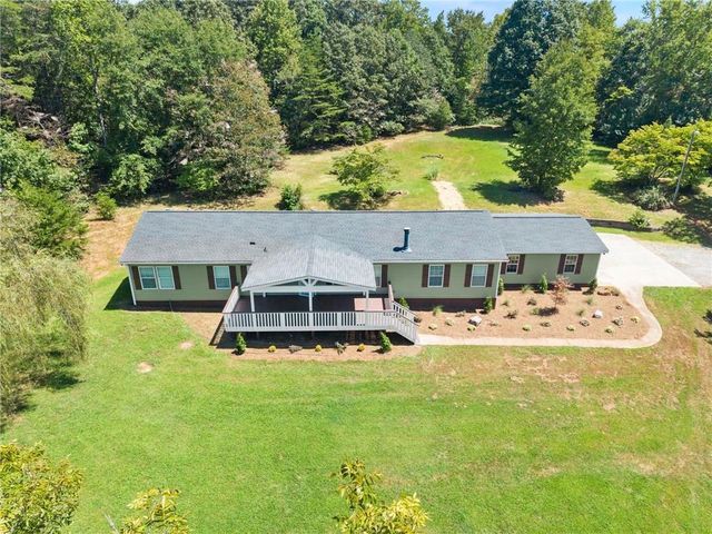 82 Bobbys Drive, Cleveland, GA 30528