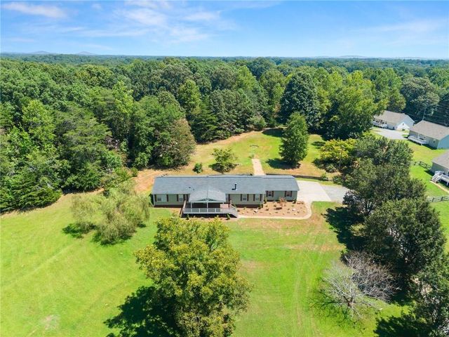 82 Bobbys Drive, Cleveland, GA 30528
