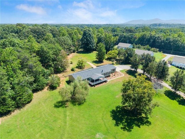 82 Bobbys Drive, Cleveland, GA 30528