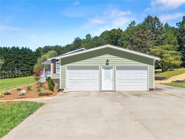 82 Bobbys Drive, Cleveland, GA 30528