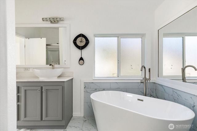 4522 Monkey Hill Road, Oak Harbor, WA 98277