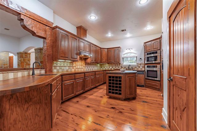 113 Comanche Agate, Horseshoe Bay, TX 78657