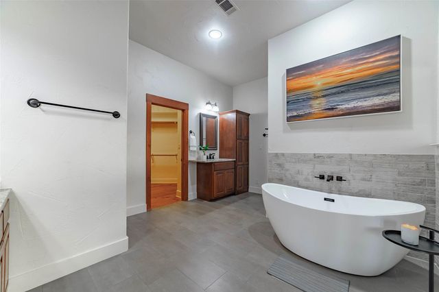 113 Comanche Agate, Horseshoe Bay, TX 78657