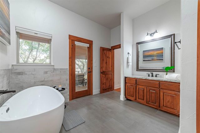 113 Comanche Agate, Horseshoe Bay, TX 78657