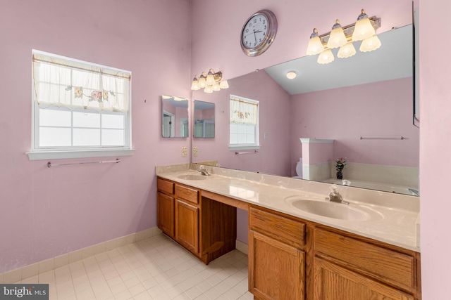 21 PEMBERTON LN, East Windsor, NJ 08520