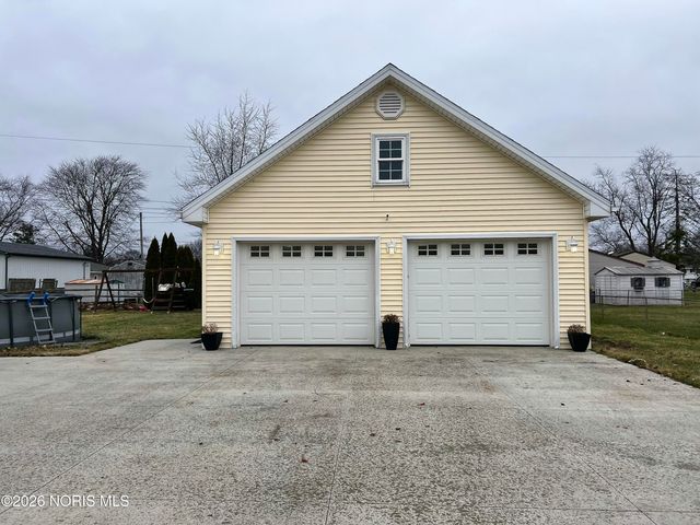 23195 W Centerfield Drive, Genoa, OH 43430