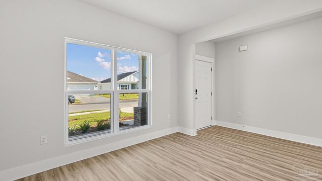 3412 Crossvine Rd, Cantonment, FL 32533