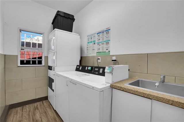 640 Elm Avenue 12, Long Beach, CA 90802