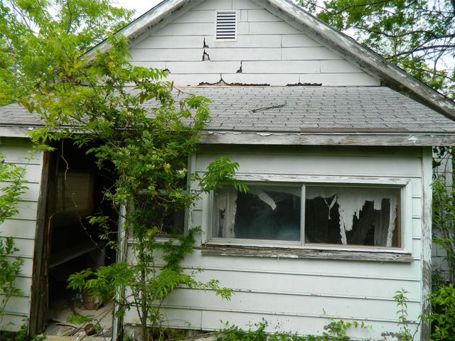 402 W Fannin Street, Leonard, TX 75452