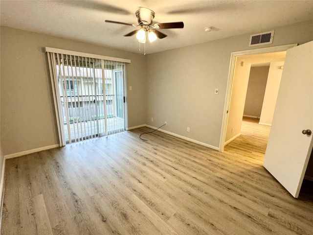 700 Thicket Lane 406, Houston, TX 77079