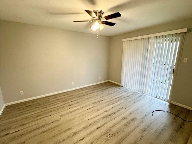 700 Thicket Lane 406, Houston, TX 77079