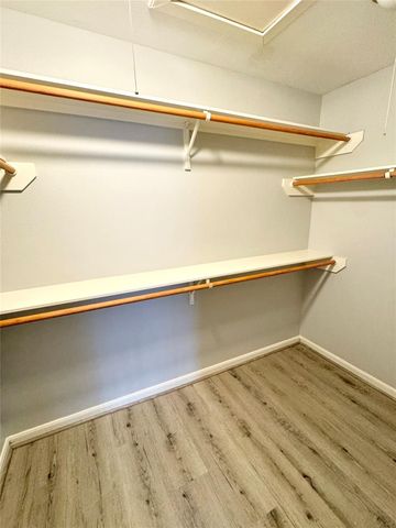 700 Thicket Lane 406, Houston, TX 77079