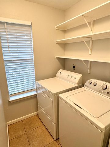 700 Thicket Lane 406, Houston, TX 77079