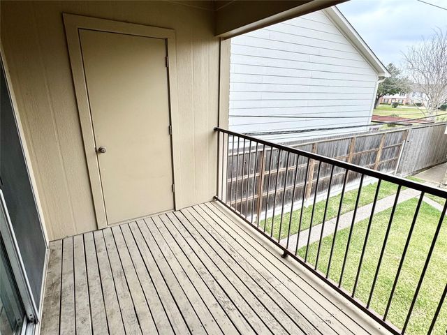 700 Thicket Lane 406, Houston, TX 77079