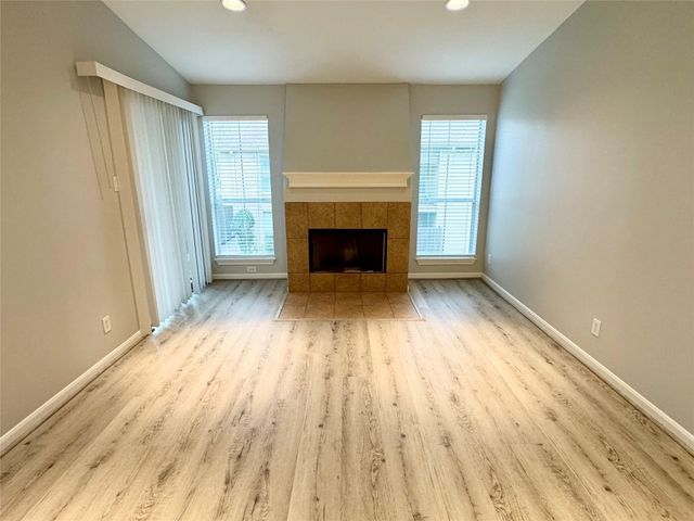 700 Thicket Lane 406, Houston, TX 77079