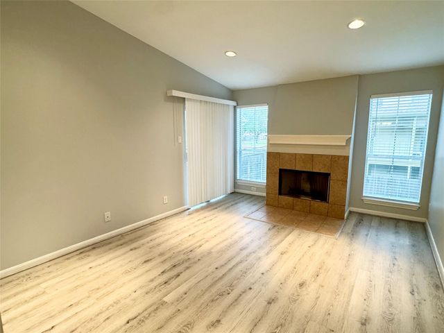 700 Thicket Lane 406, Houston, TX 77079