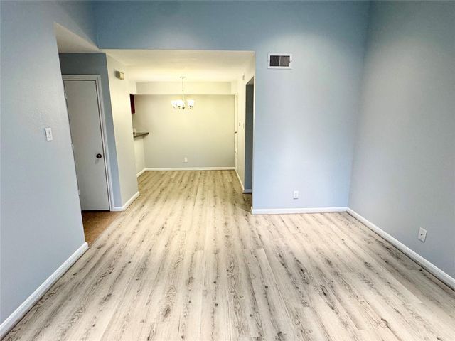 700 Thicket Lane 406, Houston, TX 77079