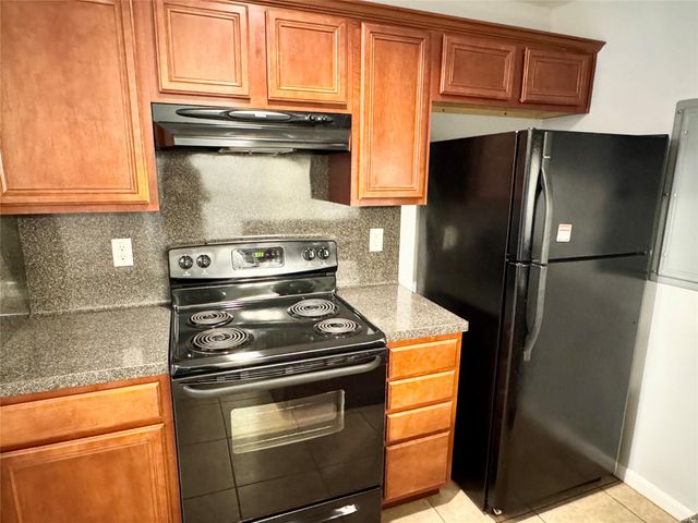 700 Thicket Lane 406, Houston, TX 77079