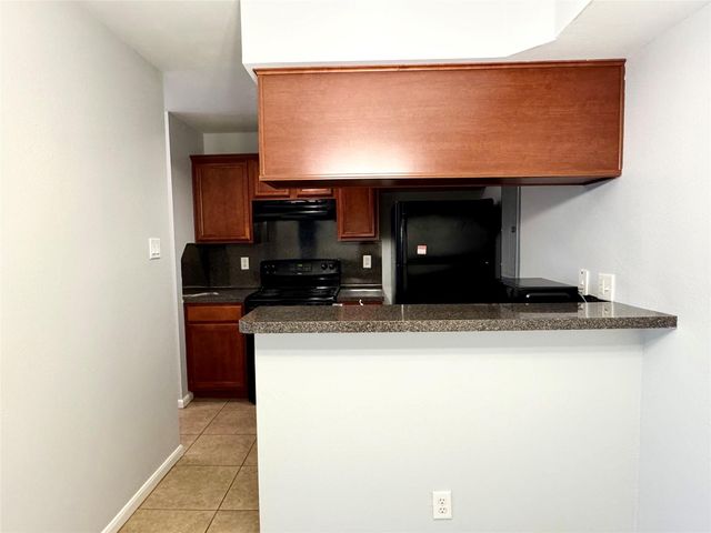 700 Thicket Lane 406, Houston, TX 77079