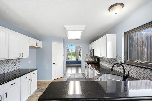 321 Spencer Landing W, La Porte, TX 77571