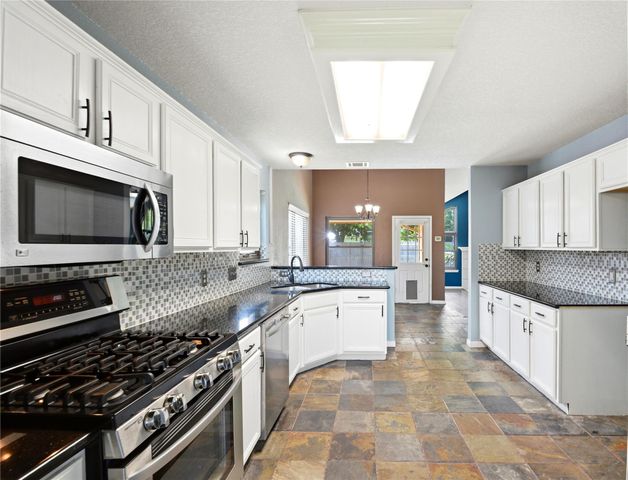 321 Spencer Landing W, La Porte, TX 77571