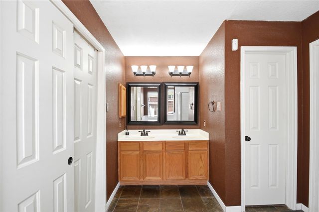 321 Spencer Landing W, La Porte, TX 77571