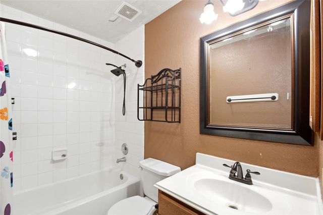 321 Spencer Landing W, La Porte, TX 77571
