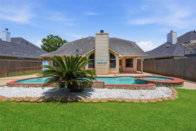 321 Spencer Landing W, La Porte, TX 77571