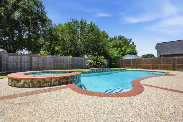 321 Spencer Landing W, La Porte, TX 77571