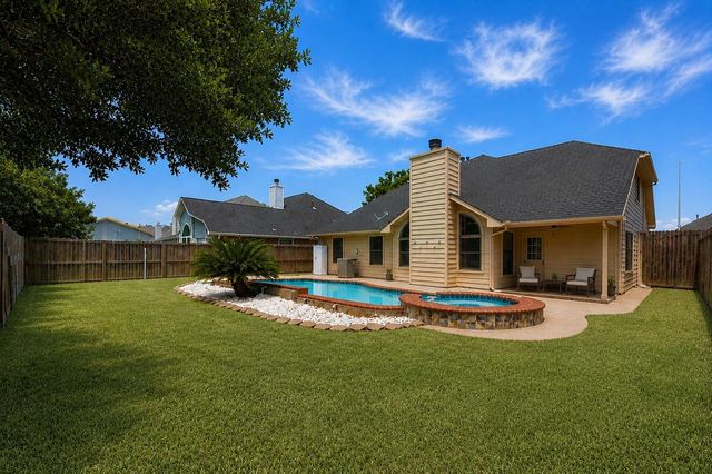 321 Spencer Landing W, La Porte, TX 77571