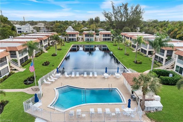 1155 Sandpiper ST D8, Naples, FL 34102