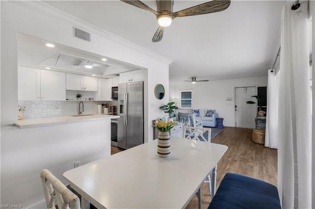 1155 Sandpiper ST D8, Naples, FL 34102