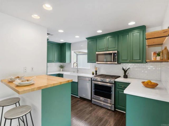 946 Osborne Street, Vista, CA 92084