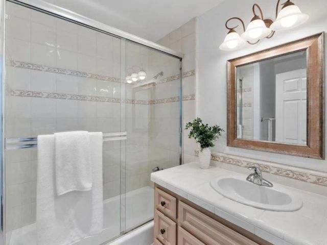 946 Osborne Street, Vista, CA 92084
