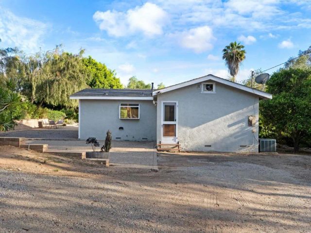 946 Osborne Street, Vista, CA 92084