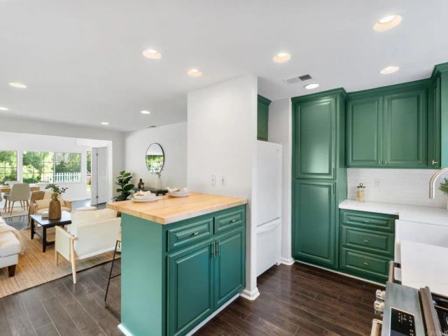 946 Osborne Street, Vista, CA 92084
